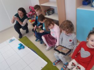 Programowanie robotów Dash i&nbsp;Dot w&nbsp;przedszkolu Frajda w&nbsp;Świdnicy